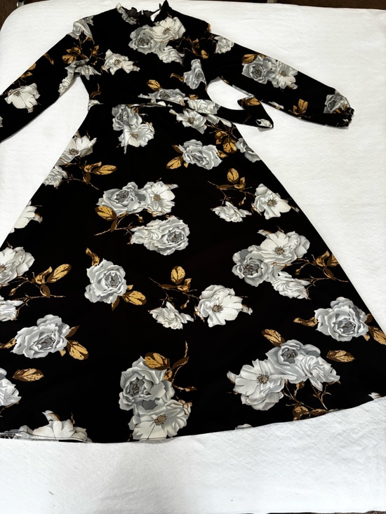 JJs House Dresses & Skirts - JJs House Black Maxi Dress with White and Gold Floral Print